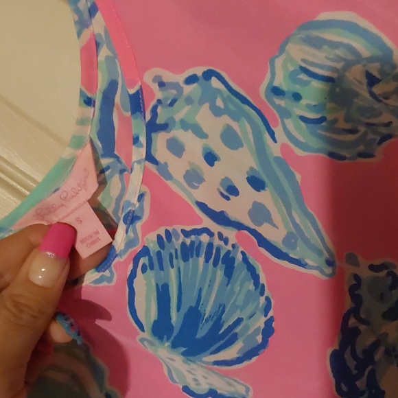 LILLY PULITZER SHELLCDESIGN SILK TOP SIZE S - Picture 2 of 4